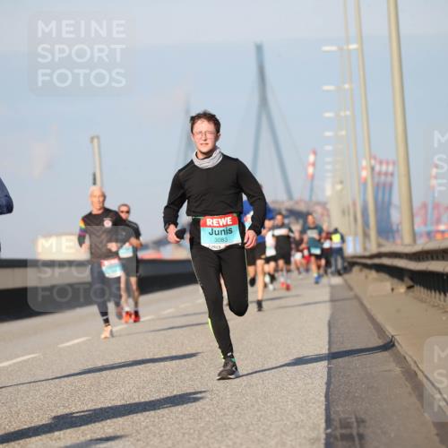 03.10.2025 - Köhlbrandbrückenlauf Jannik Wohlers http://msf.ph/oto/9076493 03.10.2025 09:42:59 Position 3 3083 meine-sportfotos.de