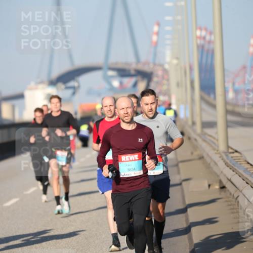 03.10.2025 - Köhlbrandbrückenlauf Jannik Wohlers http://msf.ph/oto/9076601 03.10.2025 09:43:19 Position 3 3834 meine-sportfotos.de