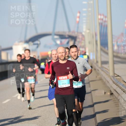 03.10.2025 - Köhlbrandbrückenlauf Jannik Wohlers http://msf.ph/oto/9076607 03.10.2025 09:43:19 Position 3 3834, 1069 meine-sportfotos.de