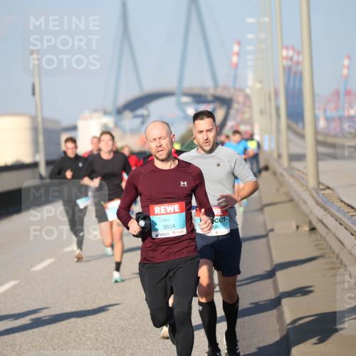 03.10.2025 - Köhlbrandbrückenlauf Jannik Wohlers http://msf.ph/oto/9076621 03.10.2025 09:43:20 Position 3 140, 3834, 69 meine-sportfotos.de