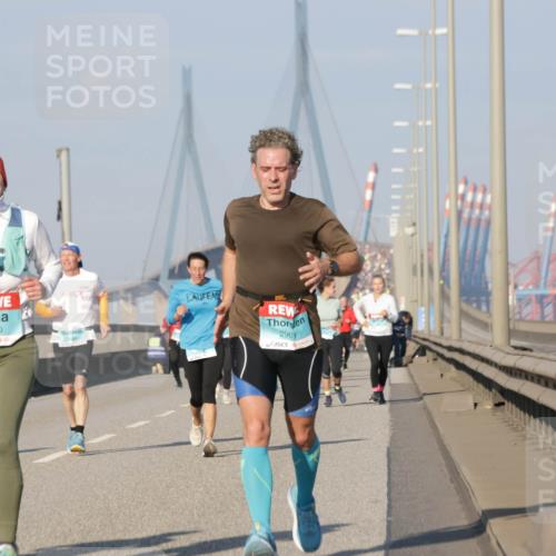 03.10.2025 - Köhlbrandbrückenlauf Jannik Wohlers http://msf.ph/oto/9076652 03.10.2025 09:52:00 Position 3 1730, 2903 meine-sportfotos.de