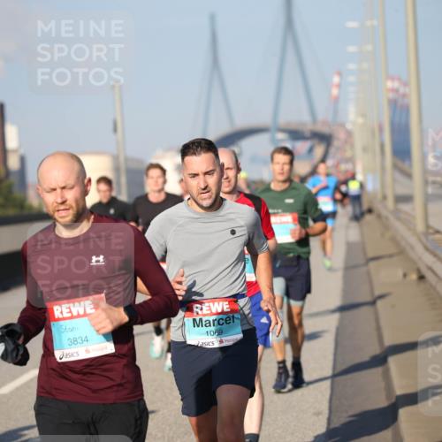 03.10.2025 - Köhlbrandbrückenlauf Jannik Wohlers http://msf.ph/oto/9076656 03.10.2025 09:43:22 Position 3 1, 3834, 1069 meine-sportfotos.de
