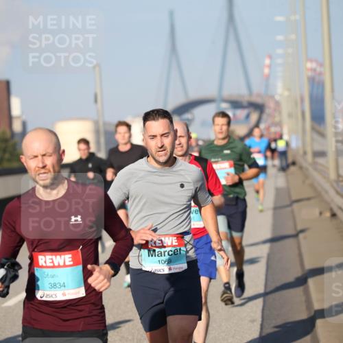 03.10.2025 - Köhlbrandbrückenlauf Jannik Wohlers http://msf.ph/oto/9076665 03.10.2025 09:43:22 Position 3 3834, 1069 meine-sportfotos.de