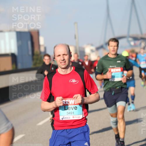 03.10.2025 - Köhlbrandbrückenlauf Jannik Wohlers http://msf.ph/oto/9076706 03.10.2025 09:43:24 Position 3 3491 meine-sportfotos.de