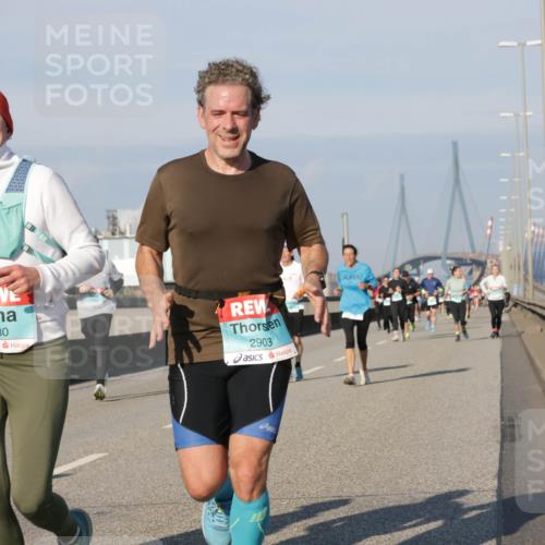 03.10.2025 - Köhlbrandbrückenlauf Jannik Wohlers http://msf.ph/oto/9076777 03.10.2025 09:52:03 Position 3 1730, 2903 meine-sportfotos.de