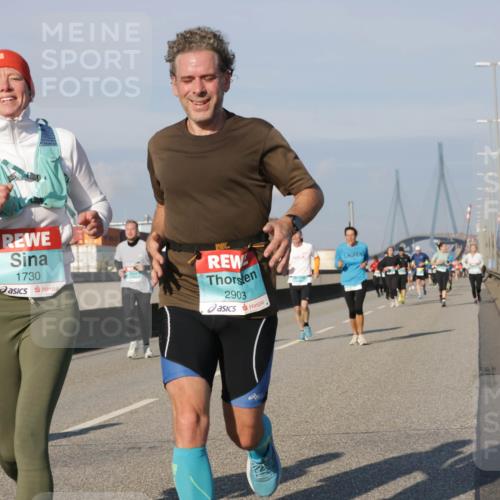 03.10.2025 - Köhlbrandbrückenlauf Jannik Wohlers http://msf.ph/oto/9076804 03.10.2025 09:52:04 Position 3 1730, 2903 meine-sportfotos.de