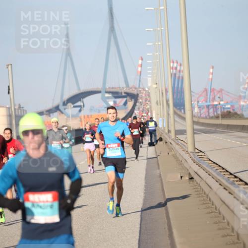 03.10.2025 - Köhlbrandbrückenlauf Jannik Wohlers http://msf.ph/oto/9076837 03.10.2025 09:43:28 Position 3 21 meine-sportfotos.de