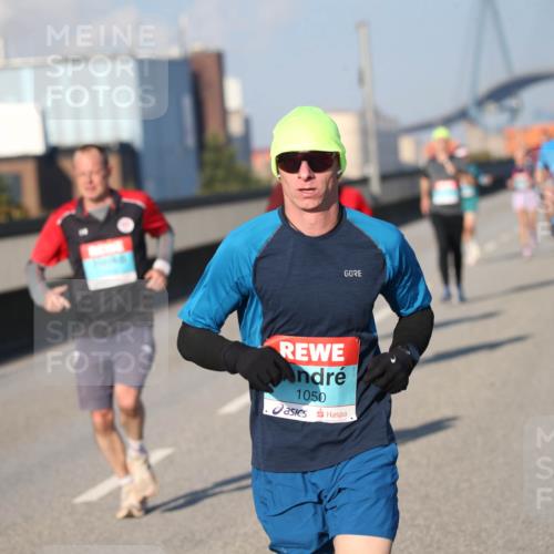 03.10.2025 - Köhlbrandbrückenlauf Jannik Wohlers http://msf.ph/oto/9076857 03.10.2025 09:43:28 Position 3 1050 meine-sportfotos.de