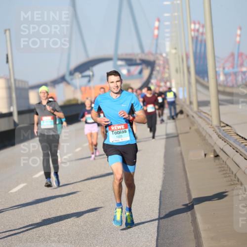 03.10.2025 - Köhlbrandbrückenlauf Jannik Wohlers http://msf.ph/oto/9076865 03.10.2025 09:43:29 Position 3 1023 meine-sportfotos.de