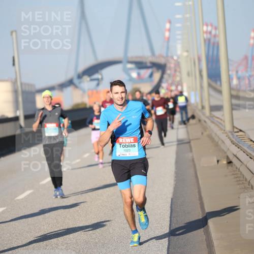 03.10.2025 - Köhlbrandbrückenlauf Jannik Wohlers http://msf.ph/oto/9076878 03.10.2025 09:43:30 Position 3 1023 meine-sportfotos.de