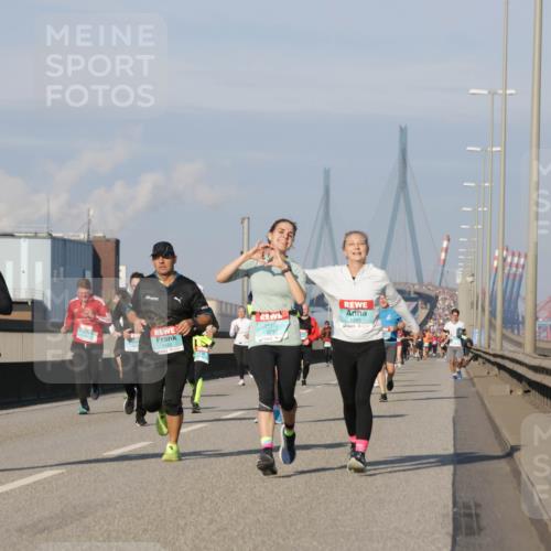 03.10.2025 - Köhlbrandbrückenlauf Jannik Wohlers http://msf.ph/oto/9077053 03.10.2025 09:52:12 Position 3 1301, 1395, 3797 meine-sportfotos.de