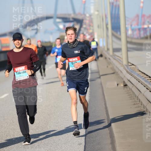 03.10.2025 - Köhlbrandbrückenlauf Jannik Wohlers http://msf.ph/oto/9077085 03.10.2025 09:43:41 Position 3 1421, 1 meine-sportfotos.de