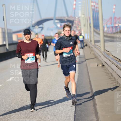 03.10.2025 - Köhlbrandbrückenlauf Jannik Wohlers http://msf.ph/oto/9077112 03.10.2025 09:43:41 Position 3 1421, 7 meine-sportfotos.de