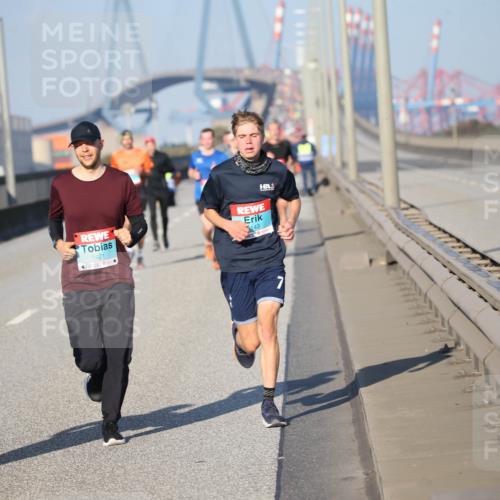 03.10.2025 - Köhlbrandbrückenlauf Jannik Wohlers http://msf.ph/oto/9077120 03.10.2025 09:43:41 Position 3 1421, 143 meine-sportfotos.de