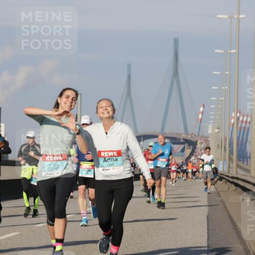 03.10.2025 - Köhlbrandbrückenlauf Jannik Wohlers http://msf.ph/oto/9077122 03.10.2025 09:52:13 Position 3 1333, 3797, 1395 meine-sportfotos.de