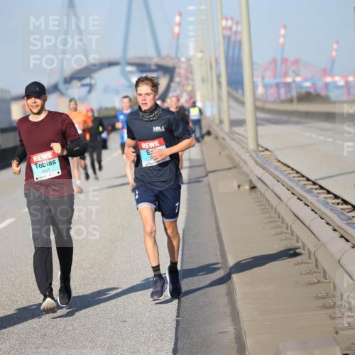 03.10.2025 - Köhlbrandbrückenlauf Jannik Wohlers http://msf.ph/oto/9077131 03.10.2025 09:43:41 Position 3 1421 meine-sportfotos.de