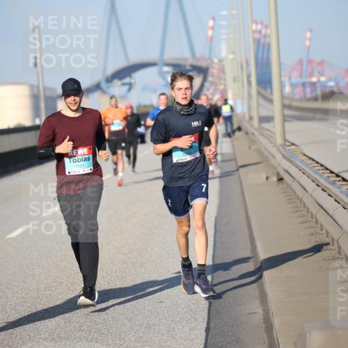 03.10.2025 - Köhlbrandbrückenlauf Jannik Wohlers http://msf.ph/oto/9077154 03.10.2025 09:43:42 Position 3 1421, 90, 7 meine-sportfotos.de