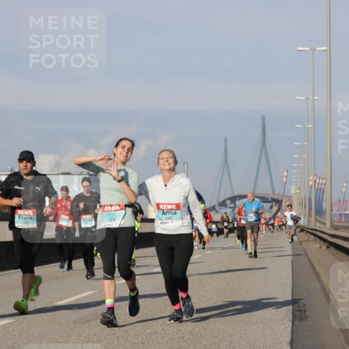 03.10.2025 - Köhlbrandbrückenlauf Jannik Wohlers http://msf.ph/oto/9077193 03.10.2025 09:52:14 Position 3 1333, 3797, 1395 meine-sportfotos.de