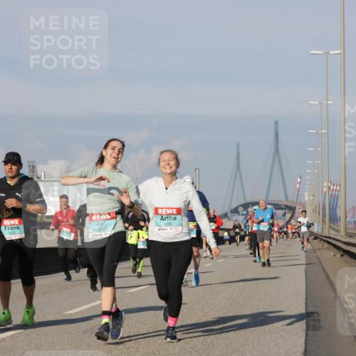 03.10.2025 - Köhlbrandbrückenlauf Jannik Wohlers http://msf.ph/oto/9077221 03.10.2025 09:52:15 Position 3 1333, 3797, 1395 meine-sportfotos.de