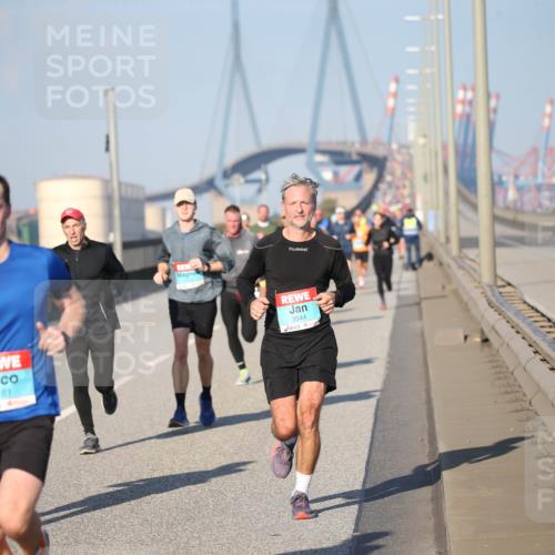 03.10.2025 - Köhlbrandbrückenlauf Jannik Wohlers http://msf.ph/oto/9077232 03.10.2025 09:43:50 Position 3 3181, 3544 meine-sportfotos.de