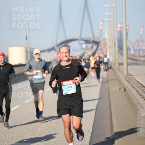 03.10.2025 - Köhlbrandbrückenlauf Jannik Wohlers http://msf.ph/oto/9077241 03.10.2025 09:43:51 Position 3 3544 meine-sportfotos.de