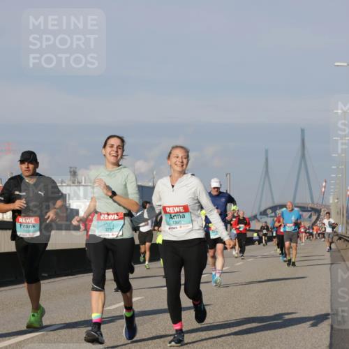 03.10.2025 - Köhlbrandbrückenlauf Jannik Wohlers http://msf.ph/oto/9077250 03.10.2025 09:52:15 Position 3 1333, 3797, 1395 meine-sportfotos.de