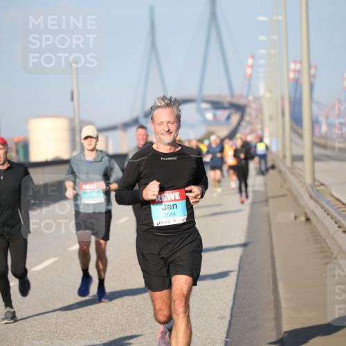 03.10.2025 - Köhlbrandbrückenlauf Jannik Wohlers http://msf.ph/oto/9077253 03.10.2025 09:43:51 Position 3 3544 meine-sportfotos.de