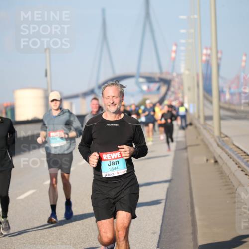 03.10.2025 - Köhlbrandbrückenlauf Jannik Wohlers http://msf.ph/oto/9077256 03.10.2025 09:43:51 Position 3 3544 meine-sportfotos.de