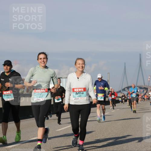 03.10.2025 - Köhlbrandbrückenlauf Jannik Wohlers http://msf.ph/oto/9077291 03.10.2025 09:52:15 Position 3 1333, 3797, 1395 meine-sportfotos.de