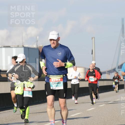 03.10.2025 - Köhlbrandbrückenlauf Jannik Wohlers http://msf.ph/oto/9077309 03.10.2025 09:52:17 Position 3 3434, 3300, 2250 meine-sportfotos.de