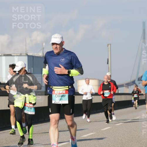 03.10.2025 - Köhlbrandbrückenlauf Jannik Wohlers http://msf.ph/oto/9077313 03.10.2025 09:52:17 Position 3 3434, 3300, 3250 meine-sportfotos.de
