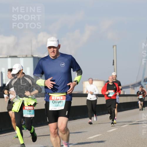 03.10.2025 - Köhlbrandbrückenlauf Jannik Wohlers http://msf.ph/oto/9077333 03.10.2025 09:52:17 Position 3 3434, 3300, 3250 meine-sportfotos.de
