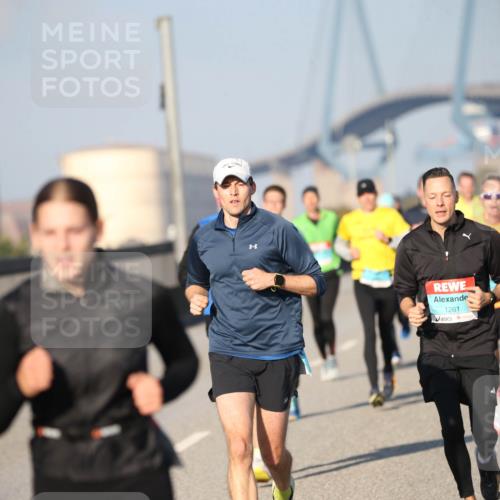 03.10.2025 - Köhlbrandbrückenlauf Jannik Wohlers http://msf.ph/oto/9077372 03.10.2025 09:44:04 Position 3 1261 meine-sportfotos.de