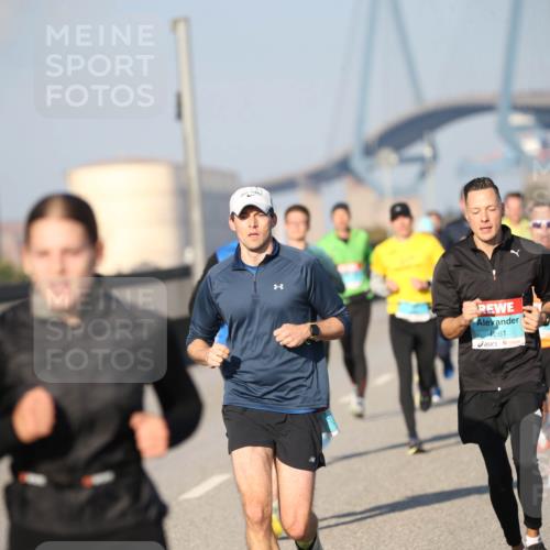 03.10.2025 - Köhlbrandbrückenlauf Jannik Wohlers http://msf.ph/oto/9077374 03.10.2025 09:44:04 Position 3 1261 meine-sportfotos.de