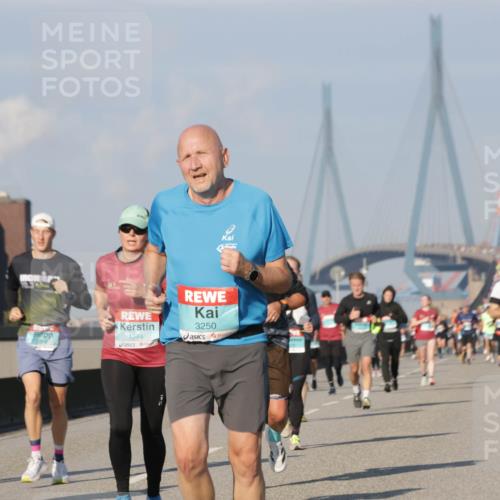03.10.2025 - Köhlbrandbrückenlauf Jannik Wohlers http://msf.ph/oto/9077440 03.10.2025 09:52:22 Position 3 1384, 3250 meine-sportfotos.de