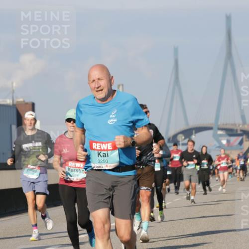 03.10.2025 - Köhlbrandbrückenlauf Jannik Wohlers http://msf.ph/oto/9077459 03.10.2025 09:52:22 Position 3 3250, 962, 1384 meine-sportfotos.de