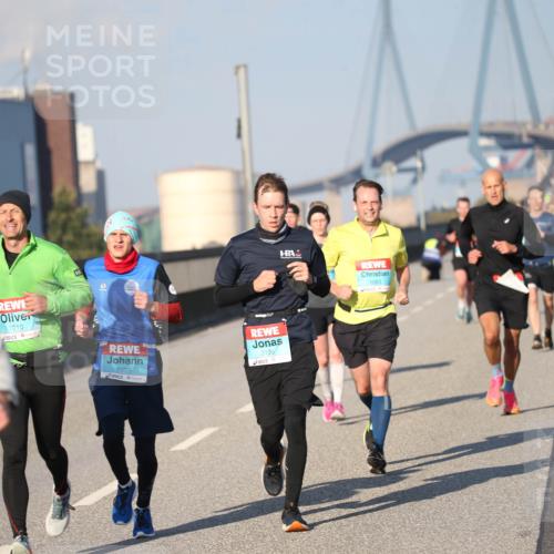 03.10.2025 - Köhlbrandbrückenlauf Jannik Wohlers http://msf.ph/oto/9077530 03.10.2025 09:44:12 Position 3 1010, 2955, 3136, 1083 meine-sportfotos.de