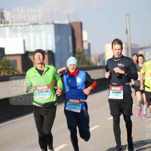 03.10.2025 - Köhlbrandbrückenlauf Jannik Wohlers http://msf.ph/oto/9077556 03.10.2025 09:44:13 Position 3 1010, 2955, 3136, 1083 meine-sportfotos.de