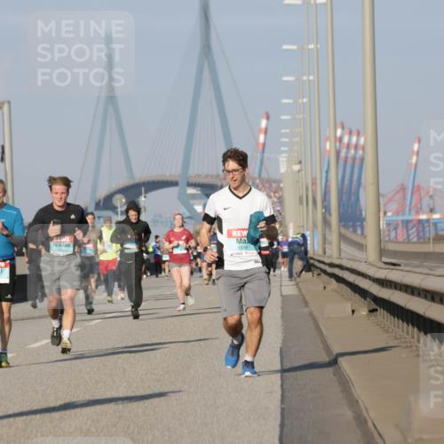 03.10.2025 - Köhlbrandbrückenlauf Jannik Wohlers http://msf.ph/oto/9077563 03.10.2025 09:52:27 Position 3 3278, 1402, 1516 meine-sportfotos.de
