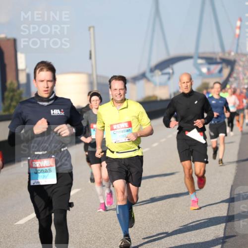 03.10.2025 - Köhlbrandbrückenlauf Jannik Wohlers http://msf.ph/oto/9077571 03.10.2025 09:44:14 Position 3 2955, 3136, 1083 meine-sportfotos.de