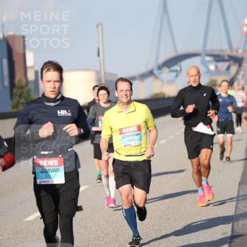 03.10.2025 - Köhlbrandbrückenlauf Jannik Wohlers http://msf.ph/oto/9077575 03.10.2025 09:44:14 Position 3 2955, 3186, 1083 meine-sportfotos.de
