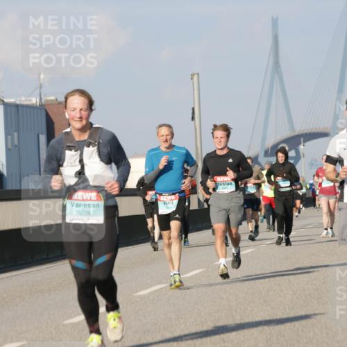 03.10.2025 - Köhlbrandbrückenlauf Jannik Wohlers http://msf.ph/oto/9077596 03.10.2025 09:52:28 Position 3 3278, 1319, 1402, 1516 meine-sportfotos.de