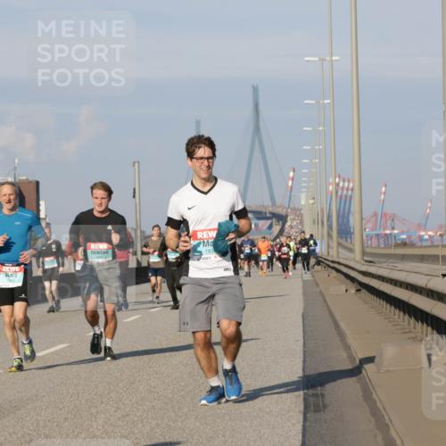 03.10.2025 - Köhlbrandbrückenlauf Jannik Wohlers http://msf.ph/oto/9077625 03.10.2025 09:52:31 Position 3 1319, 151 meine-sportfotos.de