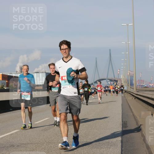 03.10.2025 - Köhlbrandbrückenlauf Jannik Wohlers http://msf.ph/oto/9077670 03.10.2025 09:52:33 Position 3 319, 1402, 1516 meine-sportfotos.de