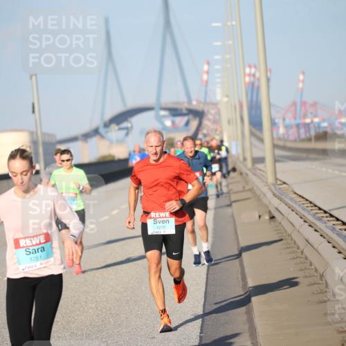 03.10.2025 - Köhlbrandbrückenlauf Jannik Wohlers http://msf.ph/oto/9077699 03.10.2025 09:44:30 Position 3 1251, 1210 meine-sportfotos.de