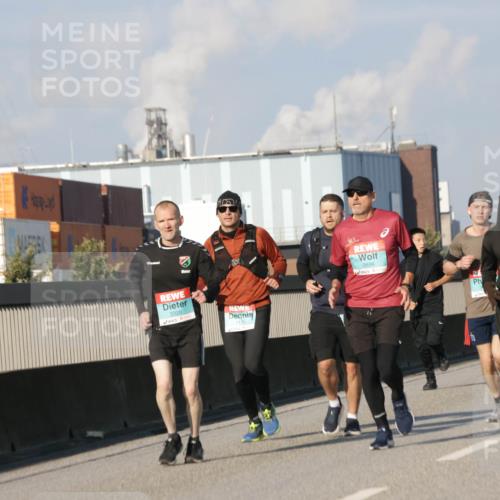 03.10.2025 - Köhlbrandbrückenlauf Jannik Wohlers http://msf.ph/oto/9077751 03.10.2025 09:52:37 Position 3 3320, 1125, 2696, 1 meine-sportfotos.de