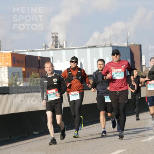 03.10.2025 - Köhlbrandbrückenlauf Jannik Wohlers http://msf.ph/oto/9077772 03.10.2025 09:52:37 Position 3 3320, 1125, 2696, 1722 meine-sportfotos.de