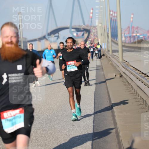 03.10.2025 - Köhlbrandbrückenlauf Jannik Wohlers http://msf.ph/oto/9077777 03.10.2025 09:44:46 Position 3 1550 meine-sportfotos.de