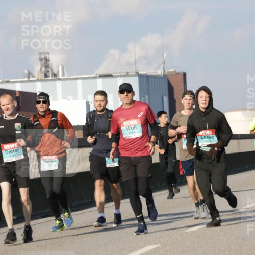 03.10.2025 - Köhlbrandbrückenlauf Jannik Wohlers http://msf.ph/oto/9077784 03.10.2025 09:52:38 Position 3 3320, 1125, 2696, 1673 meine-sportfotos.de