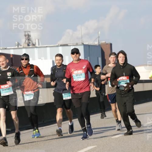 03.10.2025 - Köhlbrandbrückenlauf Jannik Wohlers http://msf.ph/oto/9077788 03.10.2025 09:52:38 Position 3 3320, 1125, 1680, 2696, 167 meine-sportfotos.de